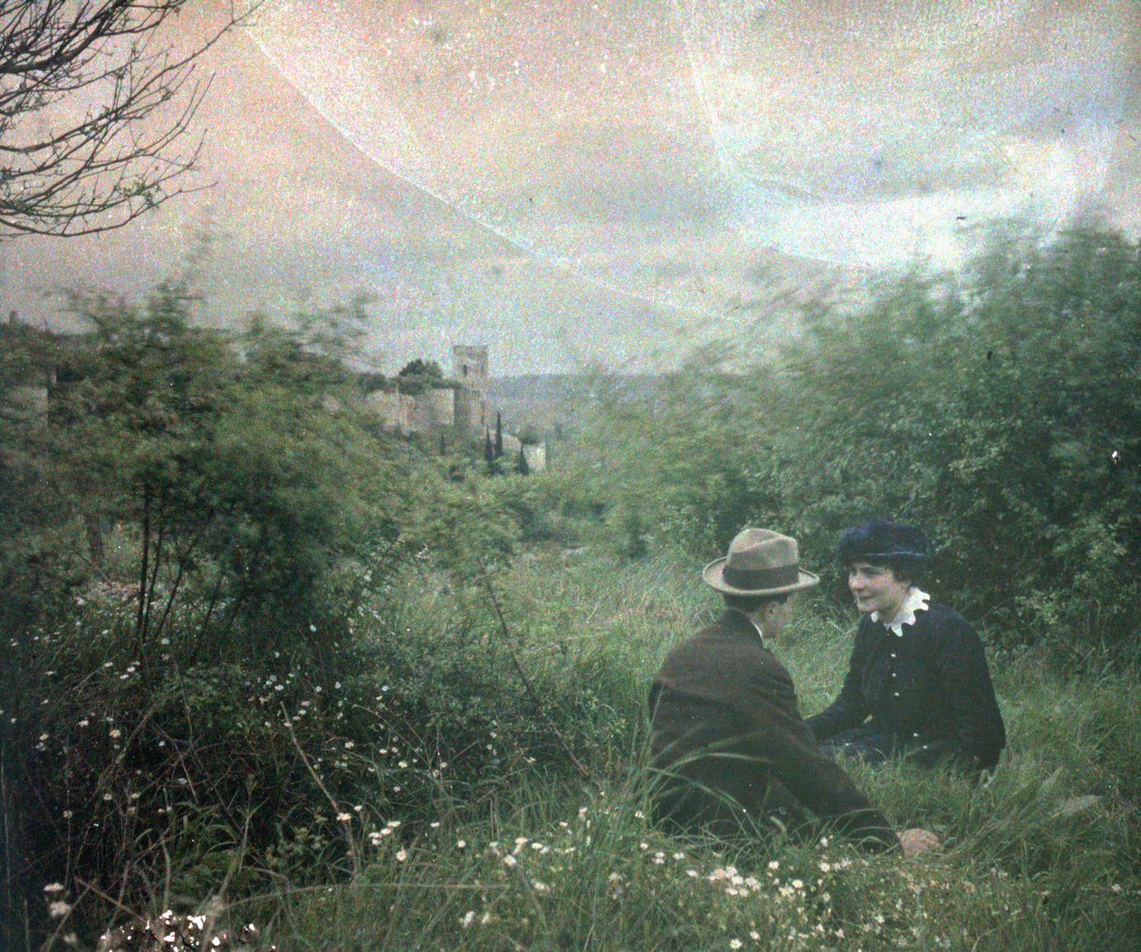 Autochrom anonym - Touraine a její hrady: C pár u hradu, Chinon, Francie od Unbekannter Künstler