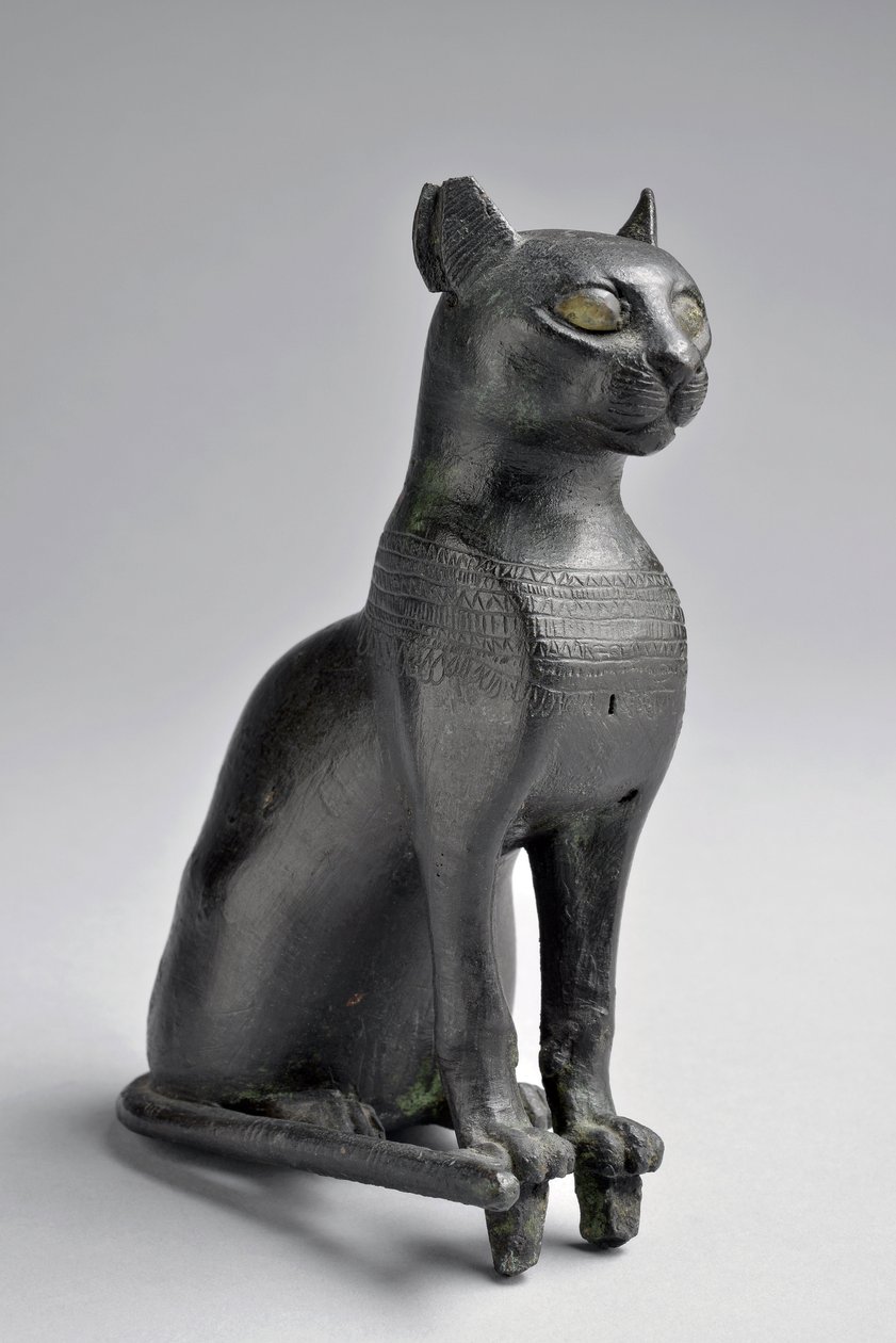 Bastet. Soška z bronzové formy (kov). Nízká epocha (750-332 př. n. l.) Egypt - rozměr v cm 13 - inventární číslo 735, Musee d