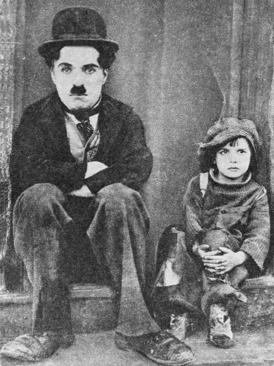 Charlie Chaplin a Jackie Coogan ve filmu The Kid (č/b foto) od Unbekannt