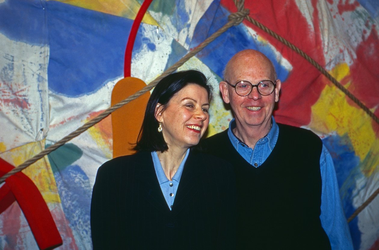 Claes Oldenburg, ruotsalainen poptaiteilija vaimonsa Coosje van Bruggenin kanssa Bonnissa, Saksassa 1996 od Unbekannter Künstler