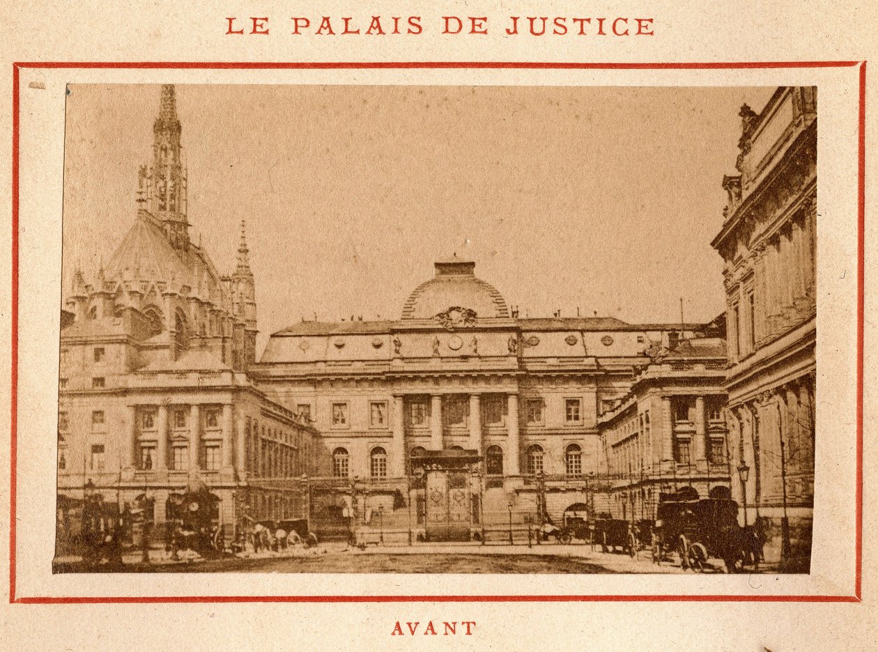Commune de Paris (1871): pohled na Palais de Justice v Paříži před požárem v květnu 1871. Fotografie Pierra Pepetita. Tisk na karton, Rozm. Rozměr 9 x 5,4 cm od Unbekannt
