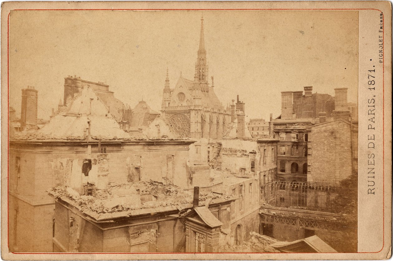 Pařížská komuna: pohled na ruiny Justičního paláce a Sainte Chapelle v Paříži v květnu 1871. Fotografie bratři Pignoletové. Ztlumit. 16,3 x 10,8 cm od Unbekannter Künstler