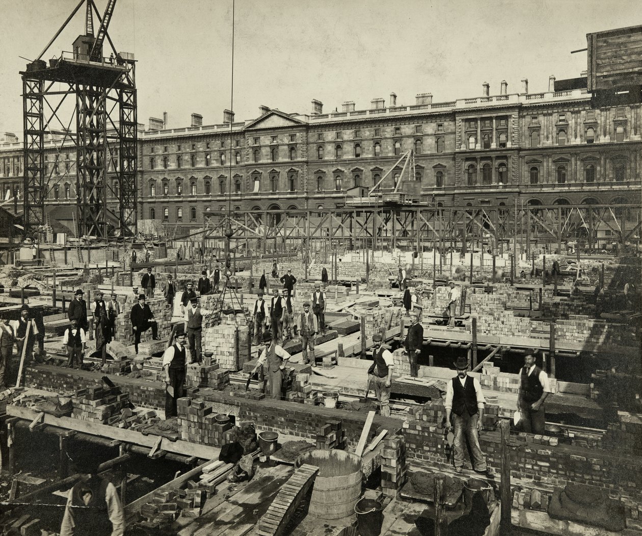 Výstavba nových vládních úřadů, Great George Street, Westminster, Londýn, 24. září 1902, Spojené království (černobílá fotografie) od Unbekannter Künstler