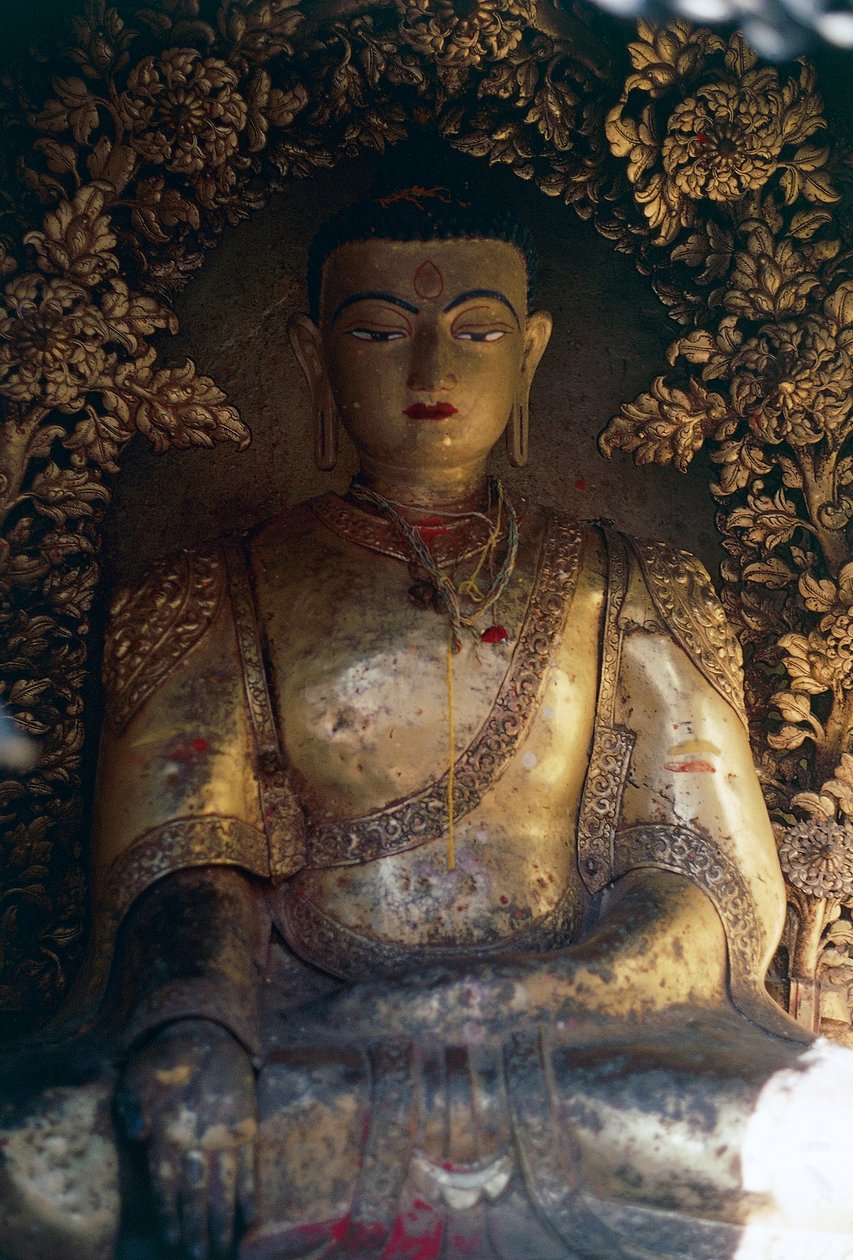 Krypta se sochou Buddhy, Swayambhunath (opičí chrám), údolí Káthmándú (seznam světového dědictví UNESCO od William M. Timlin