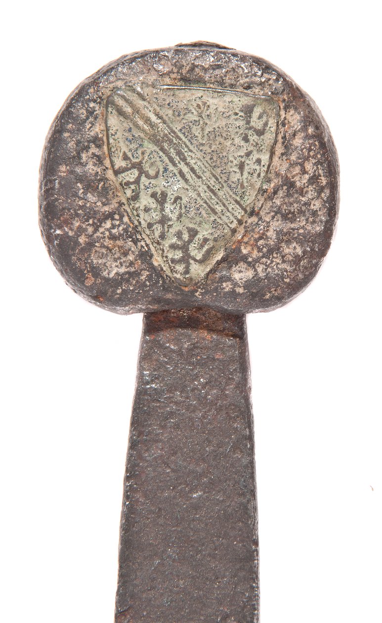 Detail, pozdně středověký široký meč s dřívější vikingskou čepelí a erbovými ložisky rodiny De Bohun od Unbekannt