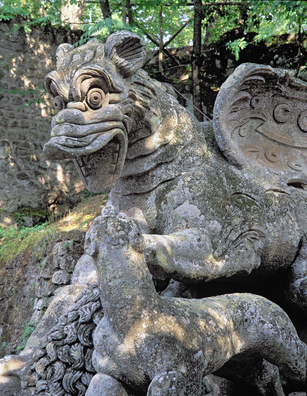 Drak útočící lev, detail, socha ze zahrad Parco dei Mostri (Park monster), vytyčených v letech 1550-63 vévodou z Orsini, podle návrhů Giacoma Barozzi da Vignola (1507-73) (kámen) (foto) (viz také 98890-92) od Unbekannt