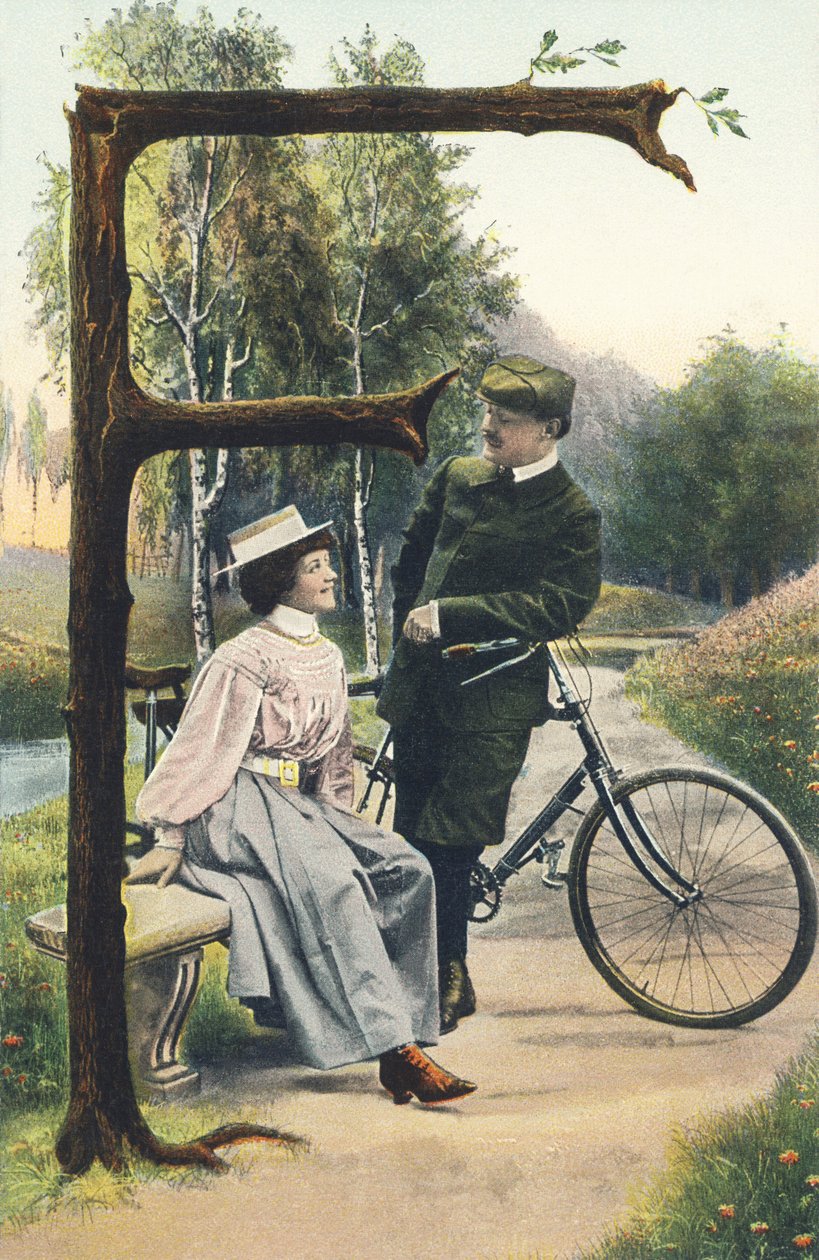 F: Muž oblečený jako cyklista a odpočívá na kole diskutuje se ženou sedící na lavičce. Venkovský dekor - abecední znaky Ref Th. E., L. Theochrom - Serie 994. Theodor Eisman, vydavatel, Lipsko od Unbekannt