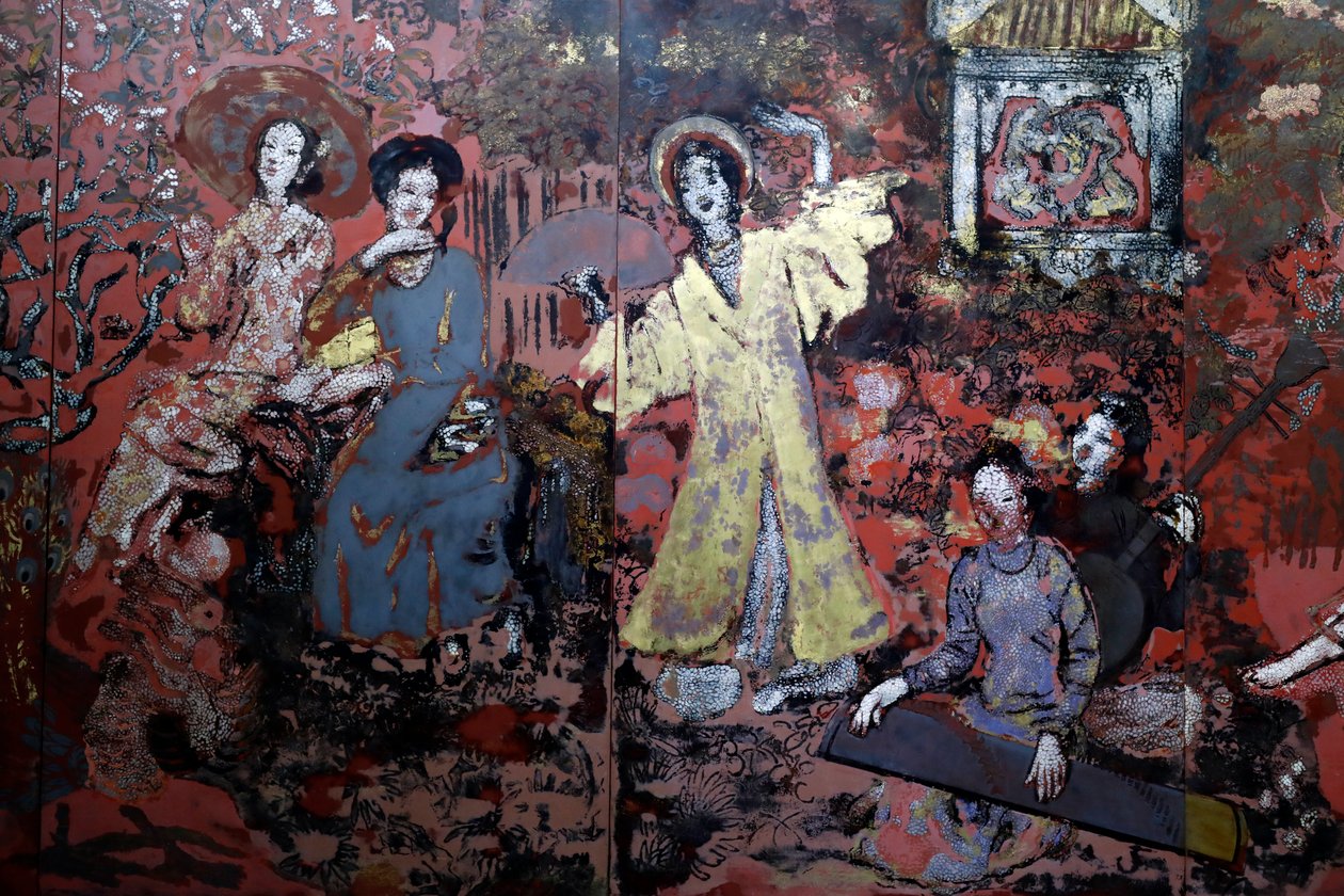 Muzeum výtvarného umění, muzeum, žena, lak na dřevě, střed, jih, sever jaro od Nguyen Gia Tri, detail, Ho Či Minovo město, Vietnam, 2018 (foto) od Unbekannt