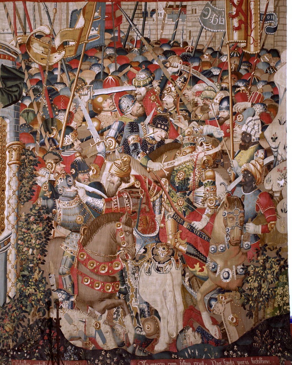 Vlámský gobelín. Seriál Trojská válka. Achillova smrt (Muerte de Aquiles). Osmý gobelín v sérii. Model Coëtivy Master (Henry nebo Conrard de Vulcop). Výroba dílen Tournai. Ca 1470. Látka Vlna a hedvábí, 6/7 osnovy na cm. Velikost 482 x 942 c od Unbekannt