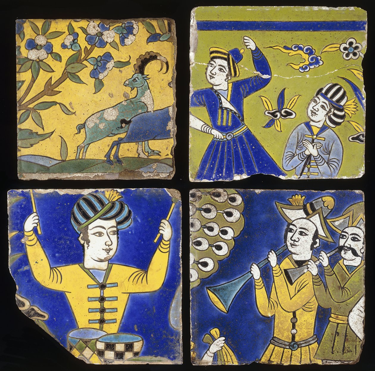 Čtyři dlaždice Safavid cuerda seca, zobrazující dva kozorožce a postavy hudebníků a tanečníků, c. 1600 od Unbekannt