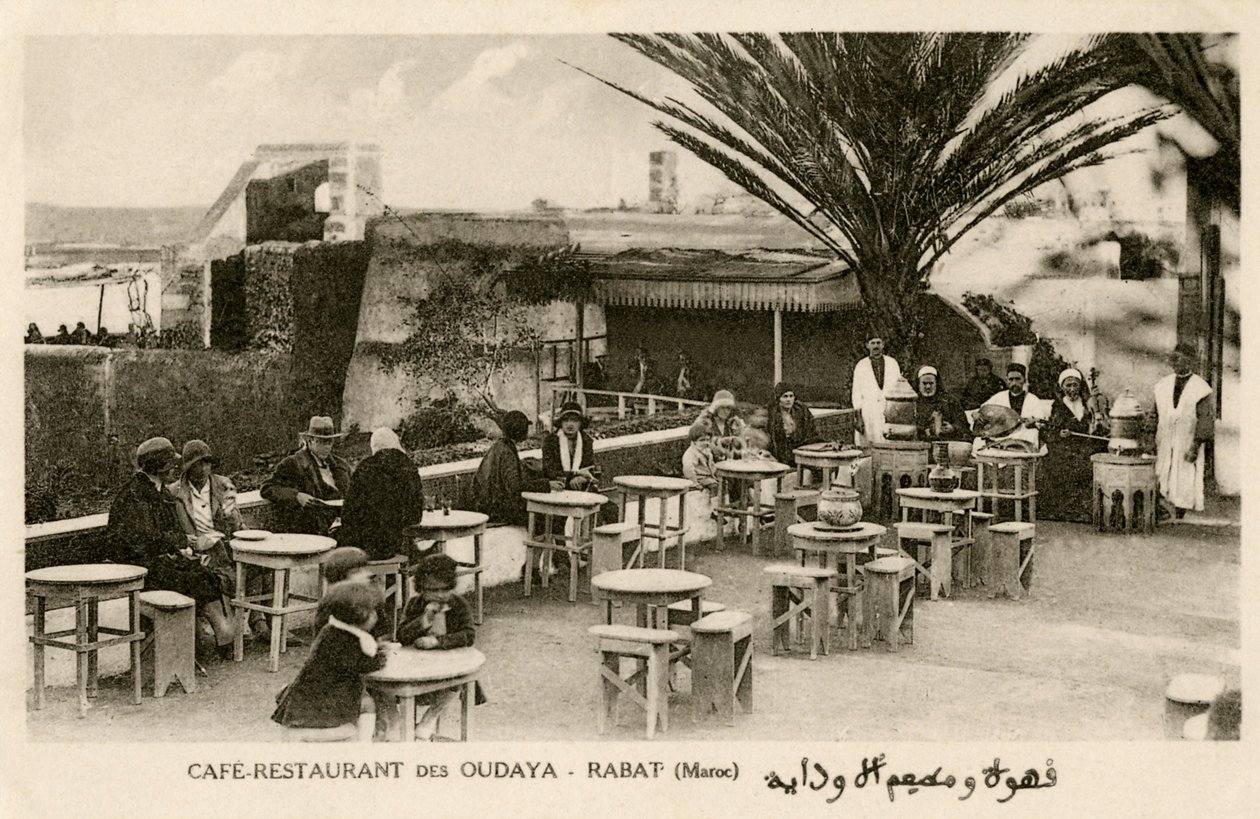 Francouzi a Maročané v Oudaya Café, Rabat od Unbekannter Künstler
