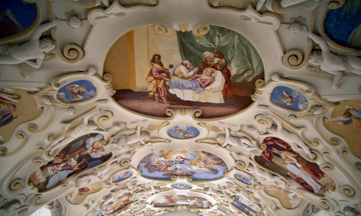 Strop s freskami z kaple Bojnického zámku, Trenčín. Detail. Slovensko. od Benjamin Baud