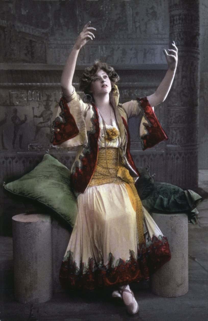 Gabrielle Ray zpívá v : Veselá vdova, asi 1910 (foto) od Unbekannter Künstler
