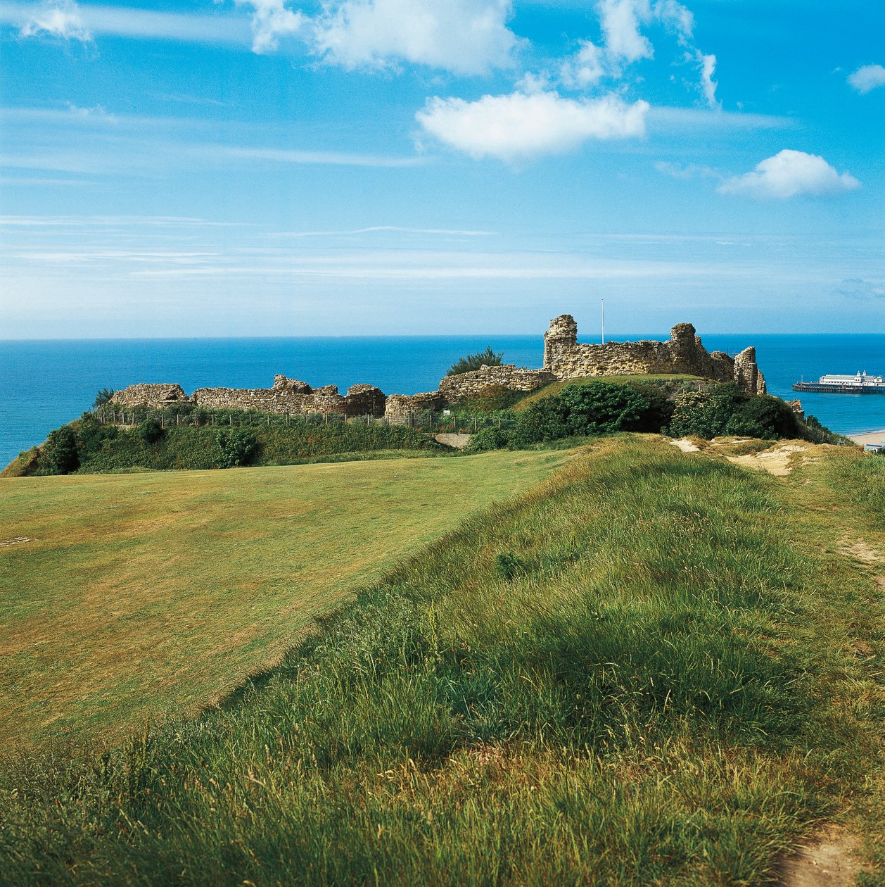 Hastings Castle, East Sussex, Spojené království od William M. Timlin