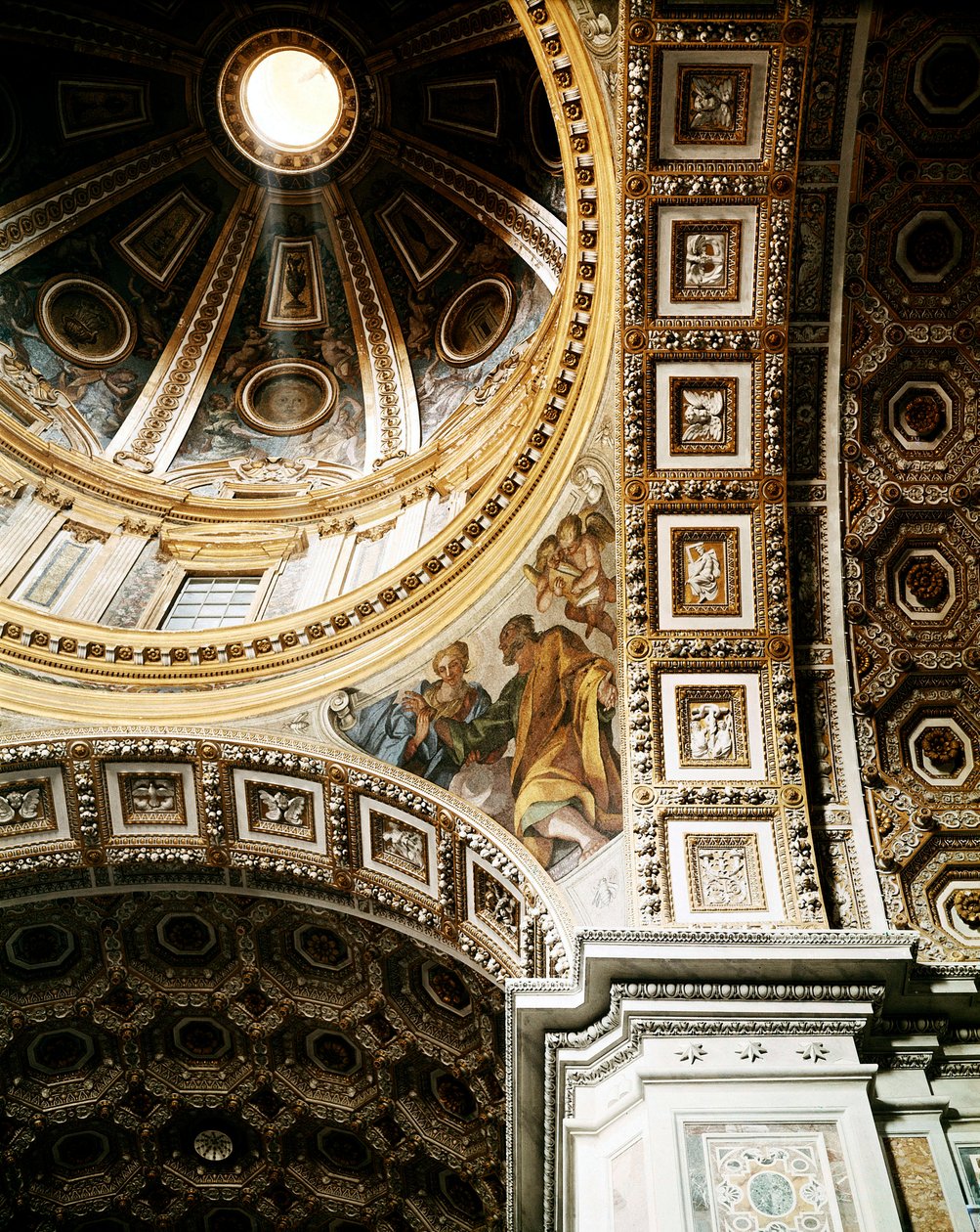 Vnitřní pohled na kopuli baziliky svatého Petra (Basilica San Pietro) v Římě. Detail. Začal Michelangelo (Michelangelo) a dokončil Giacomo della Porta a Fontana. Řím, Itálie od Unbekannt