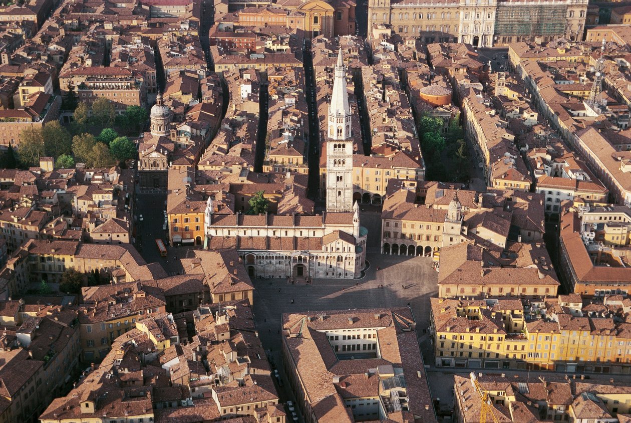 Itálie, Emilia Romagna, Modena, letecký pohled na město s katedrálou od Benjamin Baud