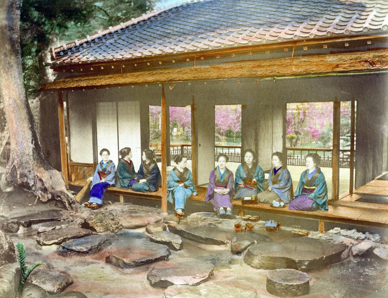 Japonsko kolem roku 1890. Japonské ženy v zahradě. Ručně kolorovaná fotografie kolem roku 1890. od Unbekannter Künstler