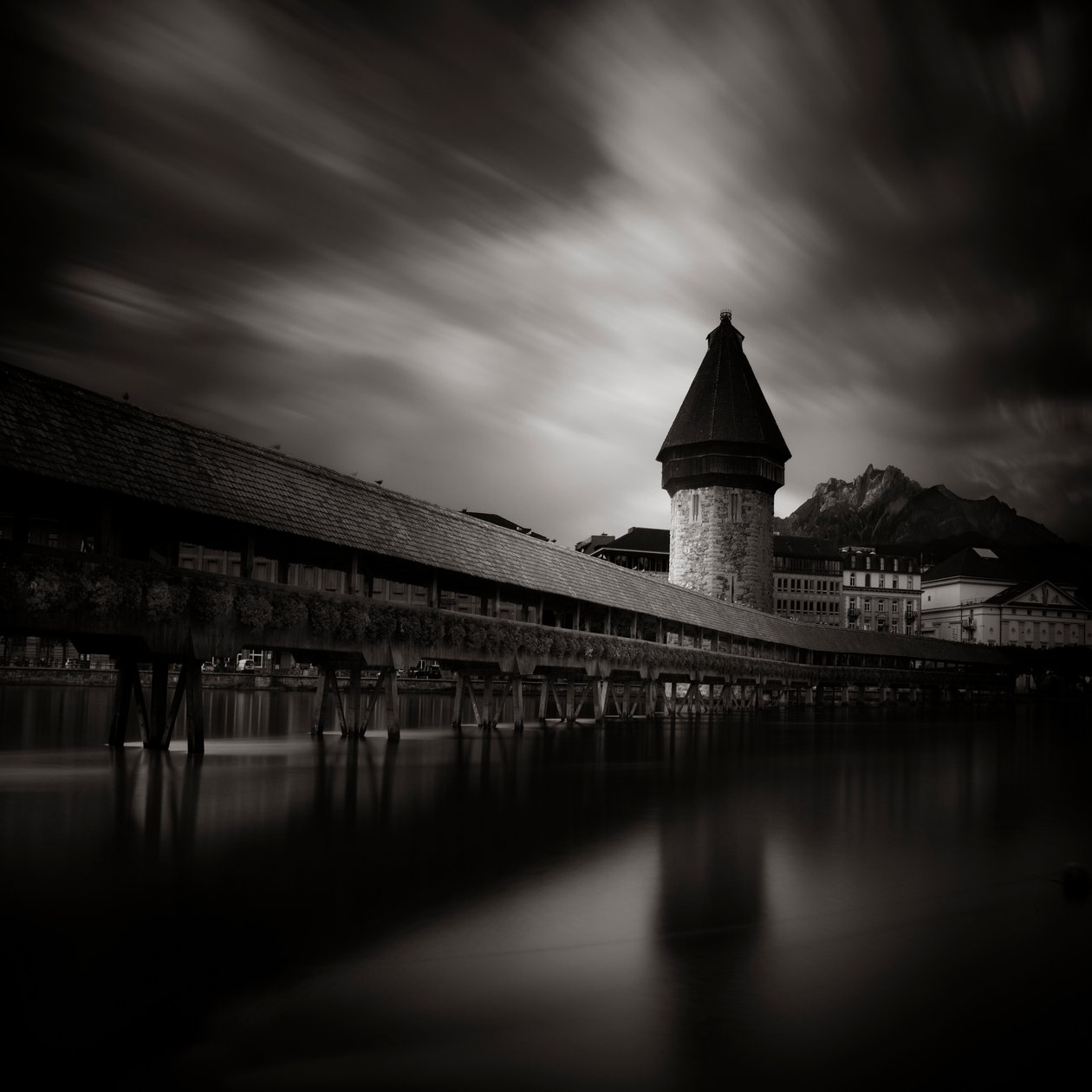 Kapellbrücke, Lucern, Švýcarsko, 2013 (černobílá fotografie) od Leopold Blonder