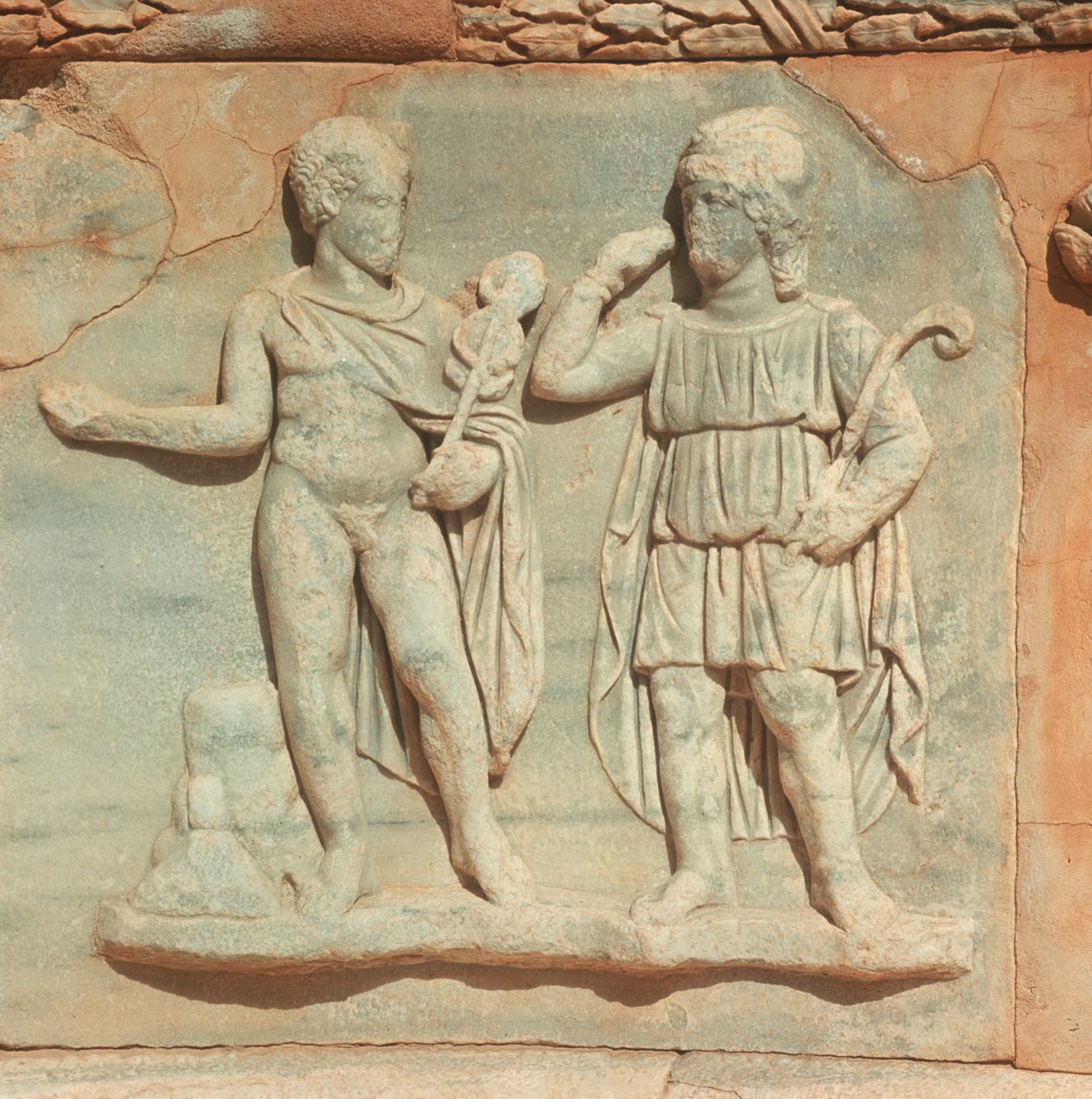 Libye, Historická Tripolitánie, Starověká Sabratha, Divadlo, Detail reliéfu od William M. Timlin