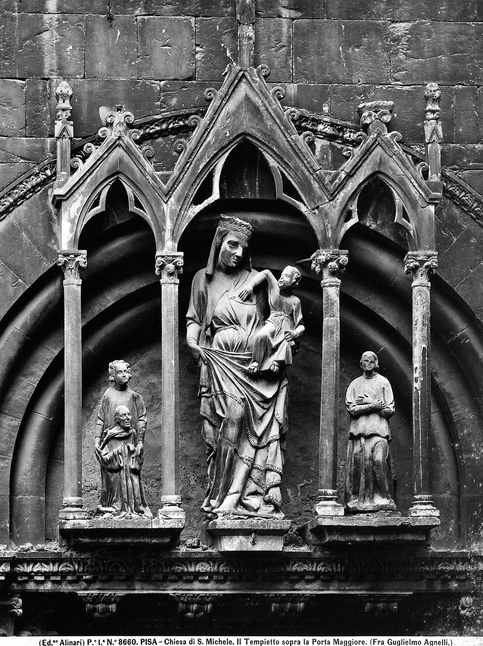 Madona s dítětem a dvěma světci. Obraz od mnicha Guglielma Agnelliho umístěný v malém chrámu nad hlavním portálem, kostel San Michele v Borgo, Pisa. od Unbekannt
