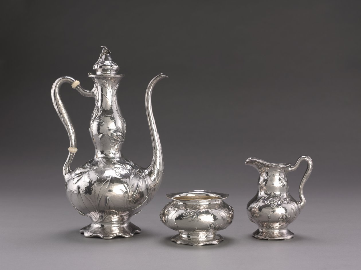 Hammered Coffee Service: Coffee Pot, c.1900-1910 od Unbekannt