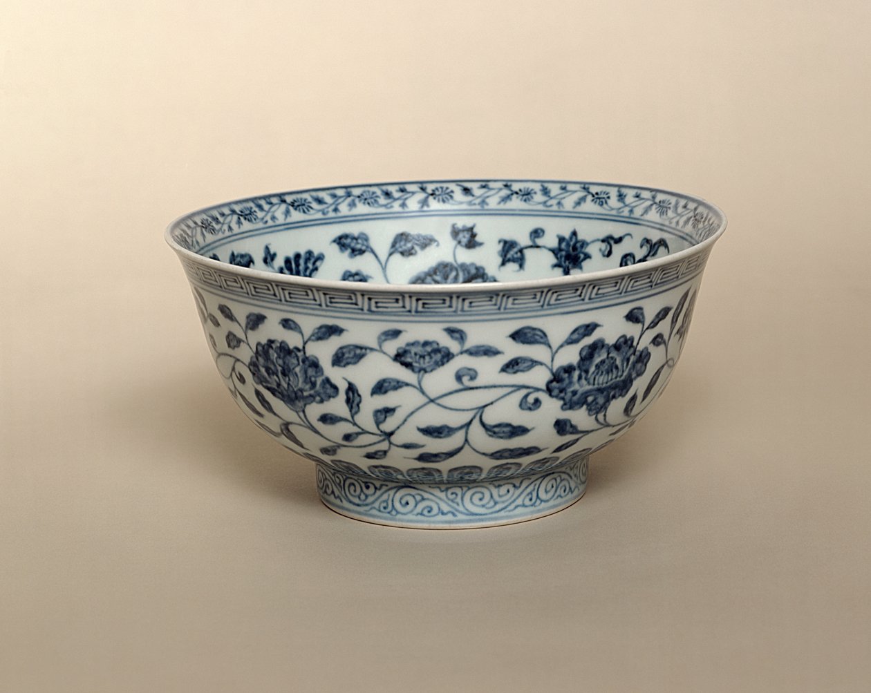 Ming modrobílá mísa, značka Hsuan-te (1426-35) od Unbekannt