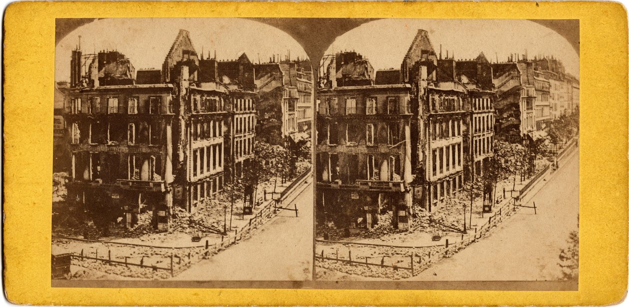 Magistrát města Paříže (1871): pohled na Paříž v troskách. Anonymní fotografování. Tisk na karton. Ztlumit. 17,5 x 6,9 cm od Unbekannt