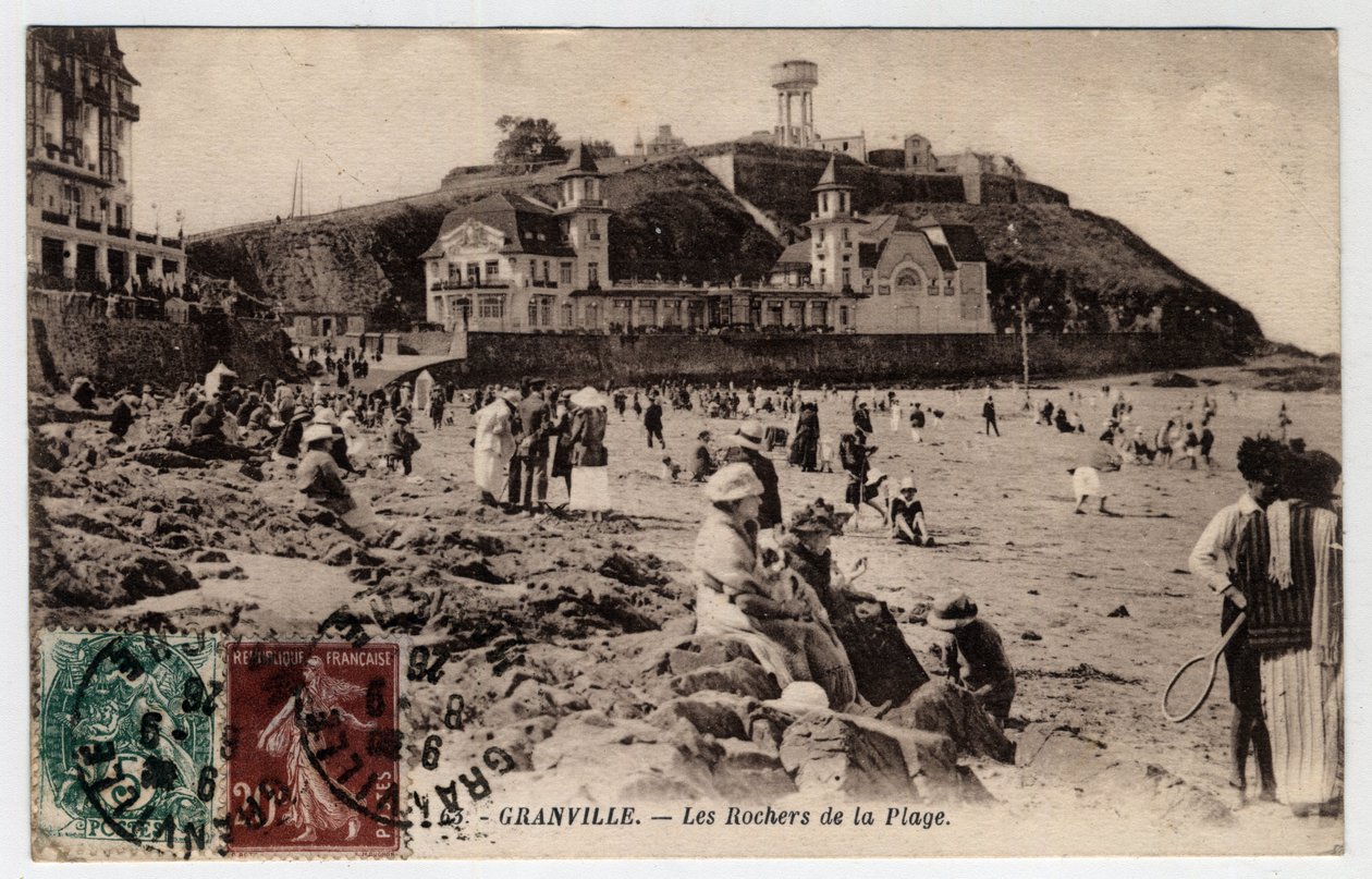 Normandie, Manche (50), Granville: skály na pláži – pohlednice z roku 1926 od William M. Timlin