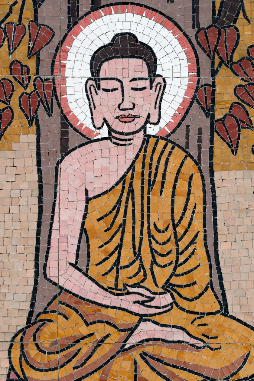 Buddhistická pagoda Ong Nui, Nástěnná freska, Život Buddhy, Buddha Šákjamuni sedící v meditační pozici pod stromem Bodhi, Quy Nhon, Vietnam, 2019 (foto) od Unbekannt