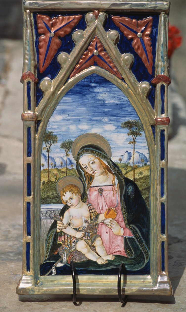 Malovaná keramická dlaždice zobrazující Madonu s dítětem, Gualdo Tadino, Umbria, Itálie od William M. Timlin