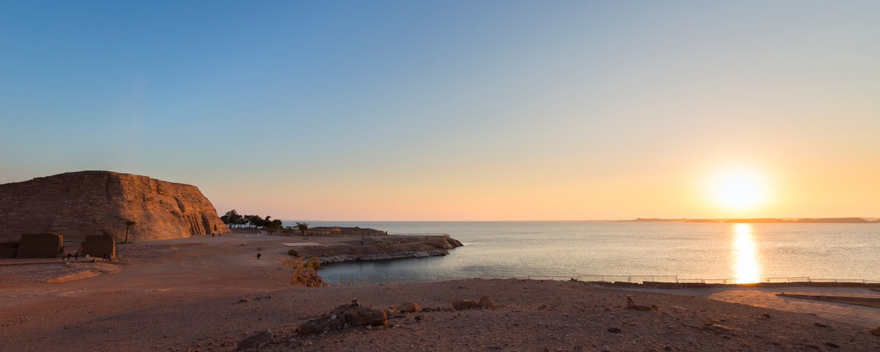 Panoraamanäkymä pieneen Nefertarin temppeliin, Abu Simbel, Egypti od Unbekannter Künstler
