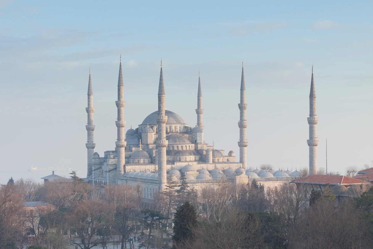 Panoramatický pohled na modrou mešitu krátce před západem slunce, Istanbul, Turecko (foto) od Unbekannter Künstler