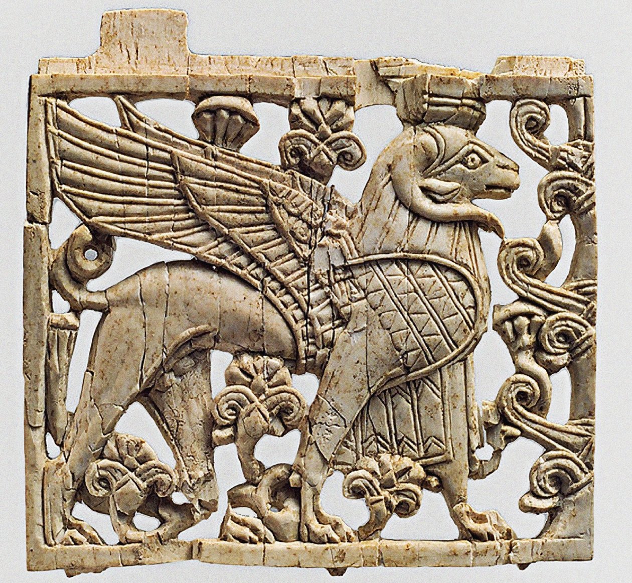 Deska zobrazující berana v čele se Sfingou, Nimrud, Mezopotámie, 9.–8. století před naším letopočtem od Unbekannt