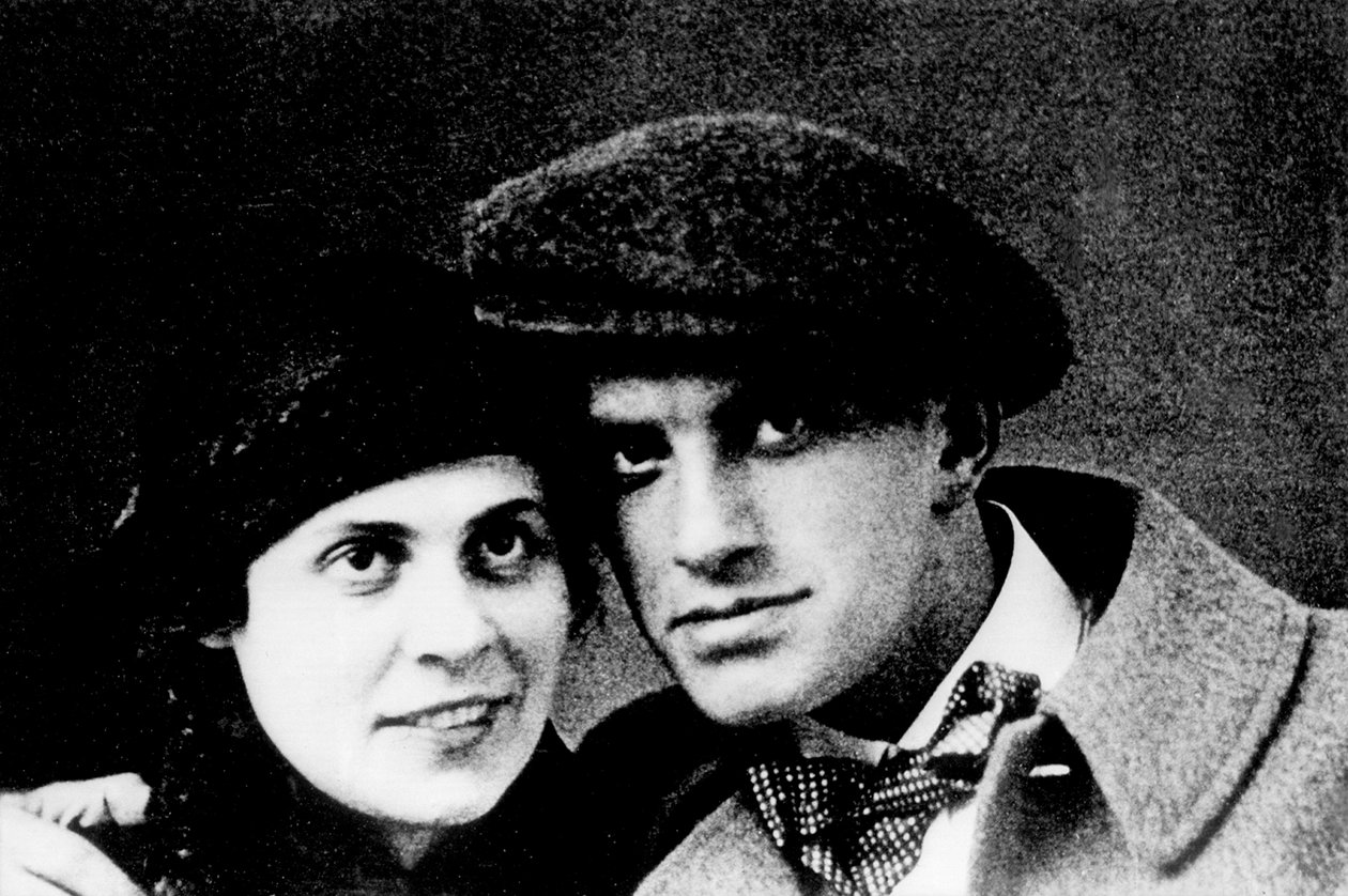 Portrét Lili Brik (1891-1978) a Vladimira Maiakovského (Majakovskij nebo Maiakovsky) (1893-1930) ca. Fotografie z roku 1915 od Unbekannt