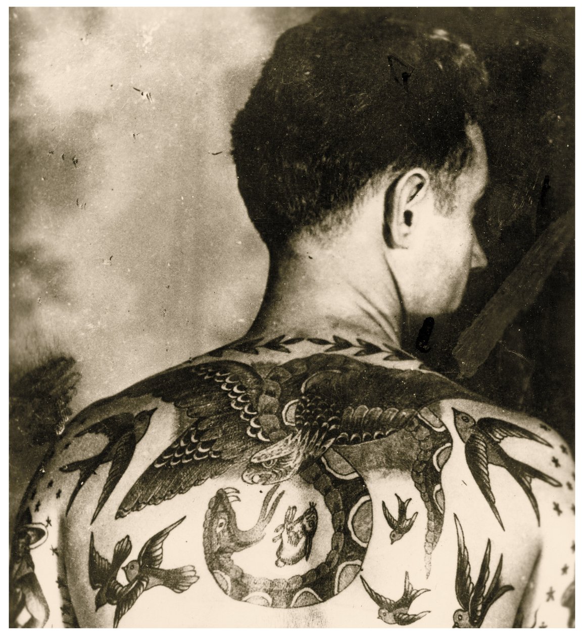 Portrét Toma Stephena, tetovaný Bertem Grimmem, asi 1942 (foto) od Unbekannter Künstler
