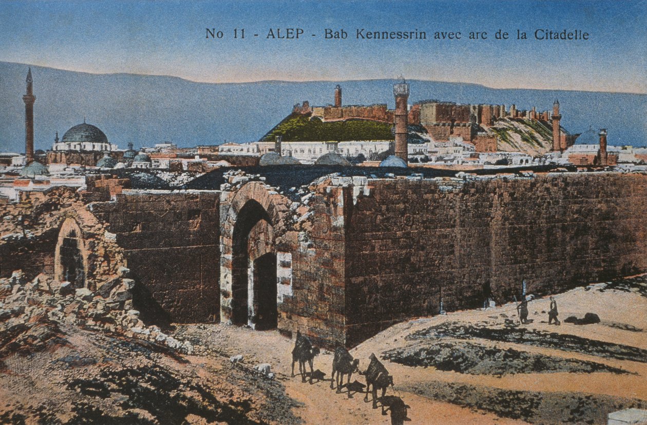 Pohlednice zobrazující Bab Quinnasrin a citadelu v Aleppu, kolem roku 1920 (barevné fotolitho) od Unbekannt