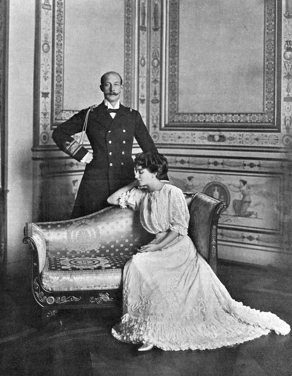 Řecký princ Georges a princezna Marie Bonapartová v měšťanském domě prince Rolanda Bonaparta, Paříž, foto: Paul Boyer od Unbekannter Künstler