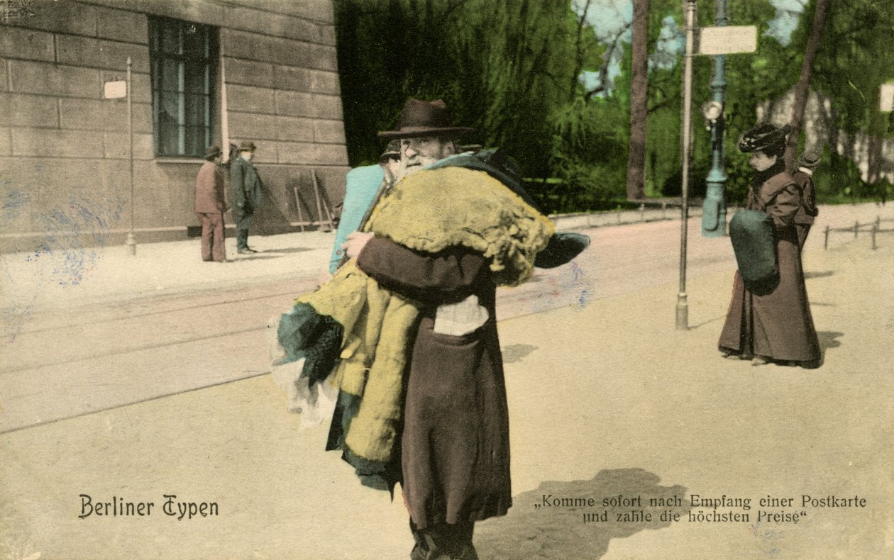 Muž z hadrů a kostí, přelom 19. a 20. století (pohlednice) od Unbekannter Künstler