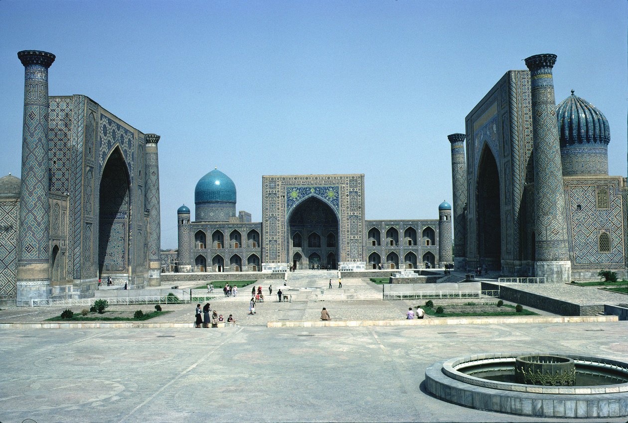Registan, se třemi mohamedánskými náboženskými školami (madrasahy) (foto) od Unbekannt