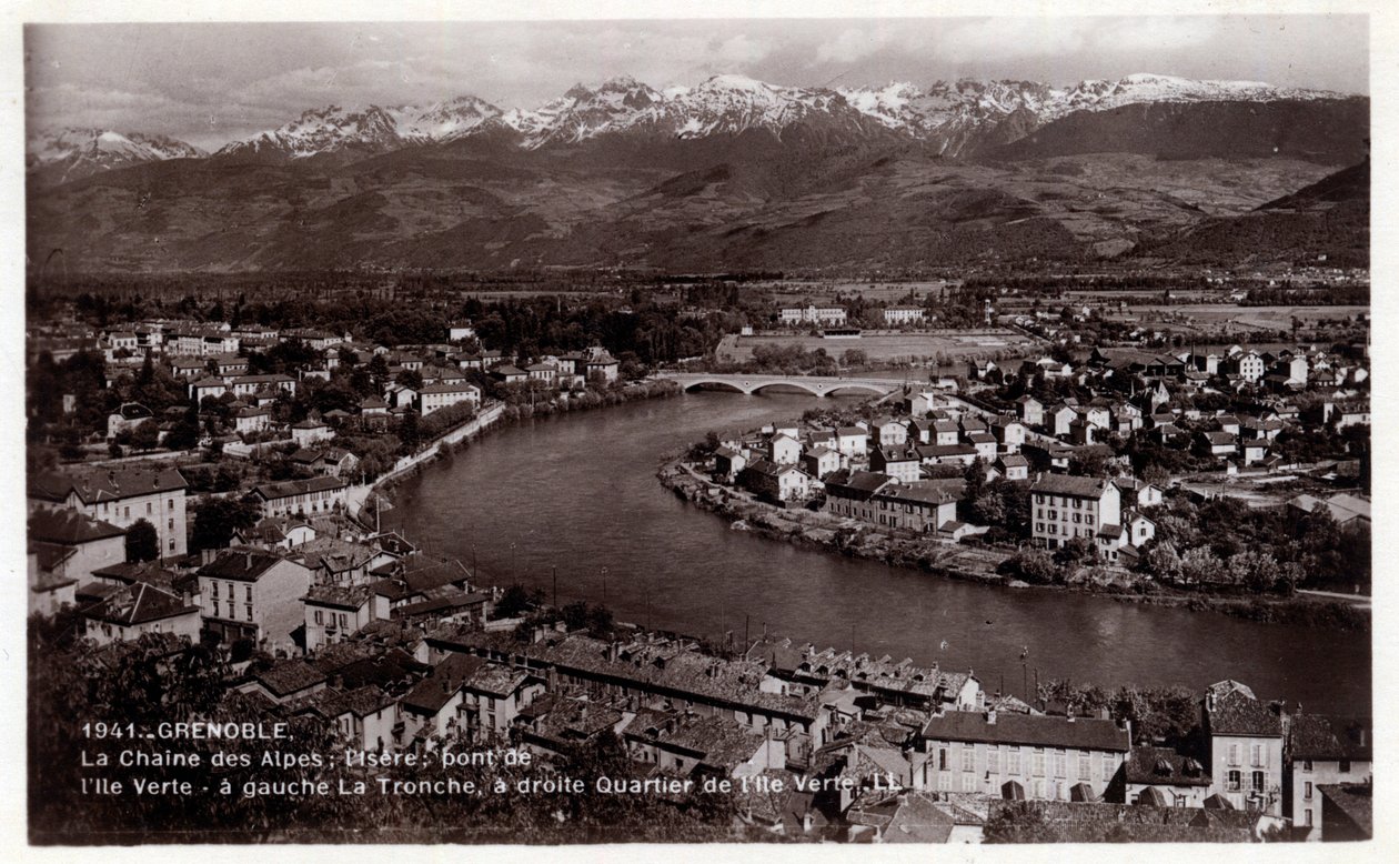 Rhone Alpes, Isere (38), Grenoble: řetězec Alp, Isere, most Ile Verte, vlevo La Tronche, vpravo okres Ile Verte - Pohlednice z let 1930-1939 od William M. Timlin