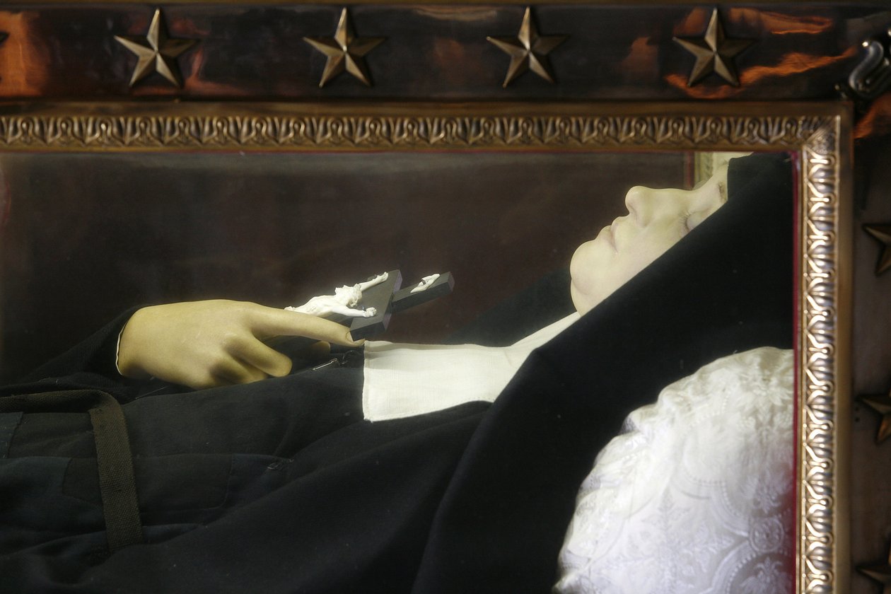 Ležící postava Sainte-Jeanne de Chantal v bazilice Navštívení Panny Marie, Annecy, Francie od Unbekannt
