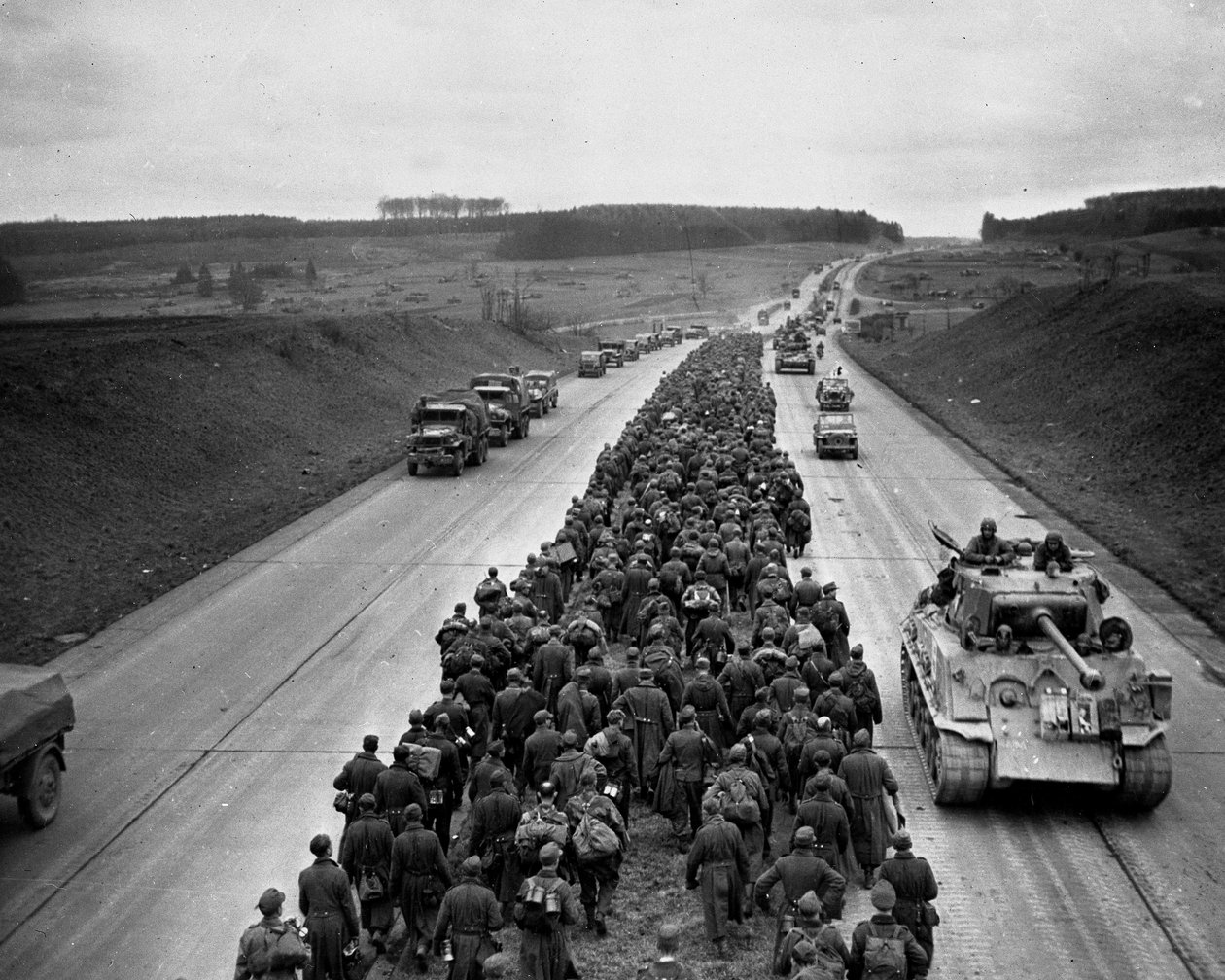Druhá světová válka (1939-1945) - Druhá světová válka (2. nebo 2. světová válka): Nedaleko Giessenu (Německo) severně od Frankfurtu nad Mohanem (Frankfurt nad Mohanem) 29. března od Unbekannt