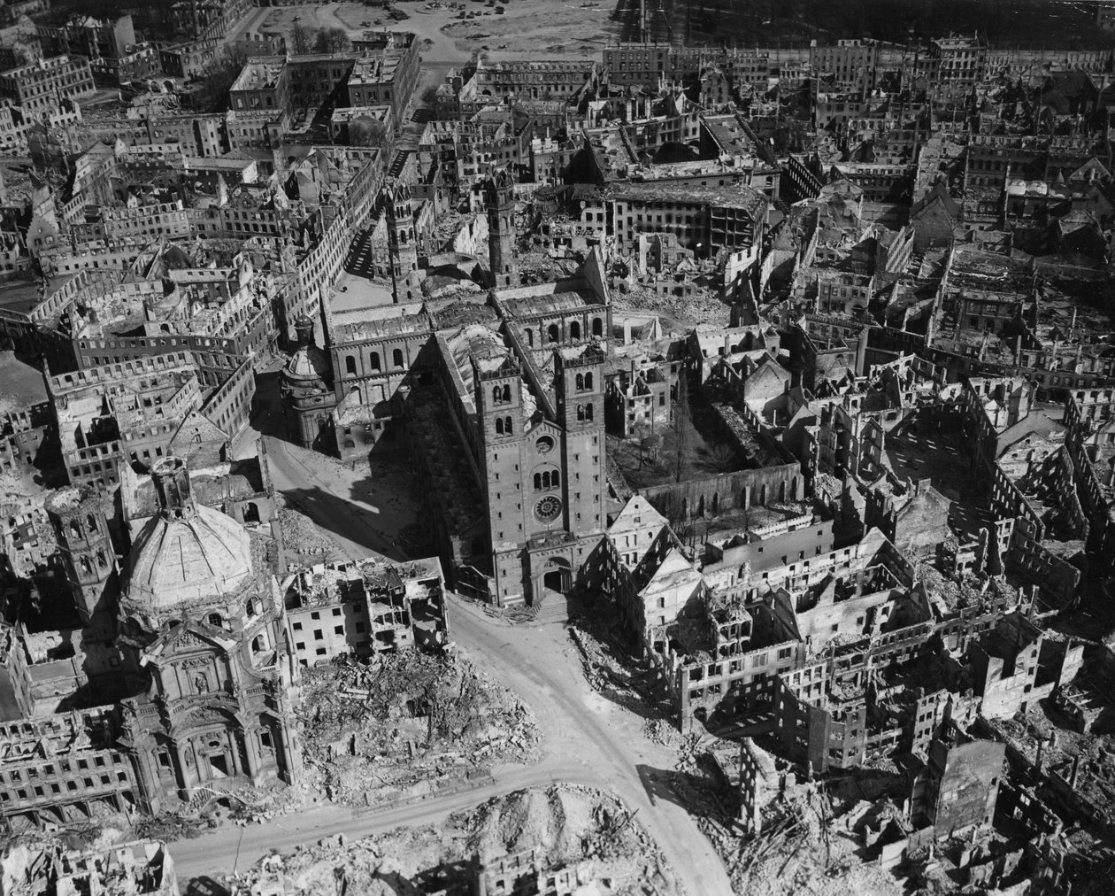 Druhá světová válka (1939-1945) - Druhá světová válka (II. nebo 2. světová válka): Wurzburg (Německo) 11. dubna od Unbekannt