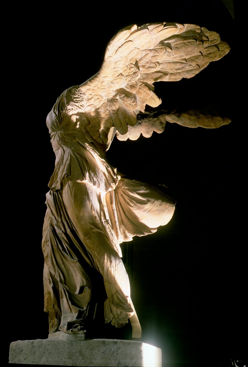 Boční pohled na Vítězství Samothrace (parský mramor) (viz také 94601-03 a 154093) od Unbekannt