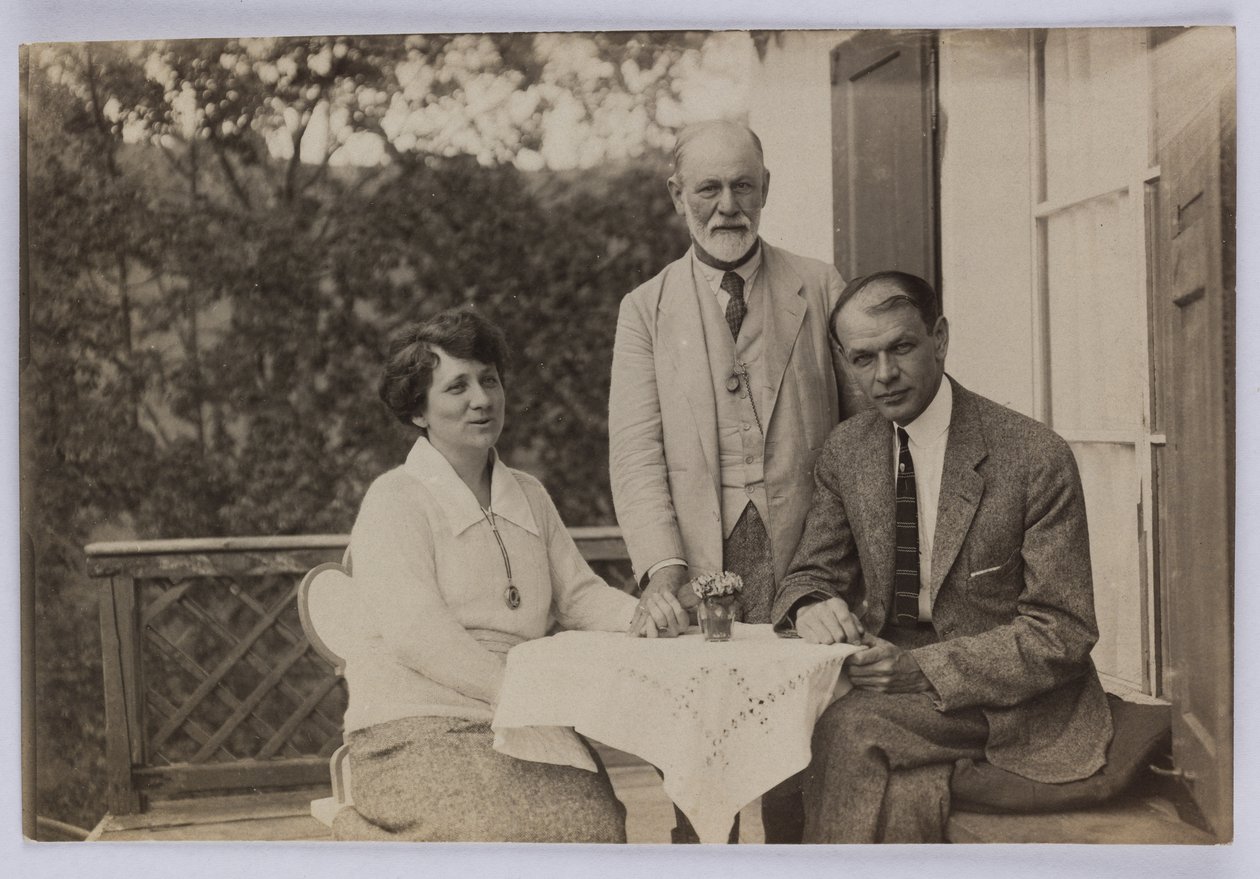 Sigmund Freud a Horace W. a Anjelika Frink, kolem roku 1920 (černobílá fotografie) od Unbekannt