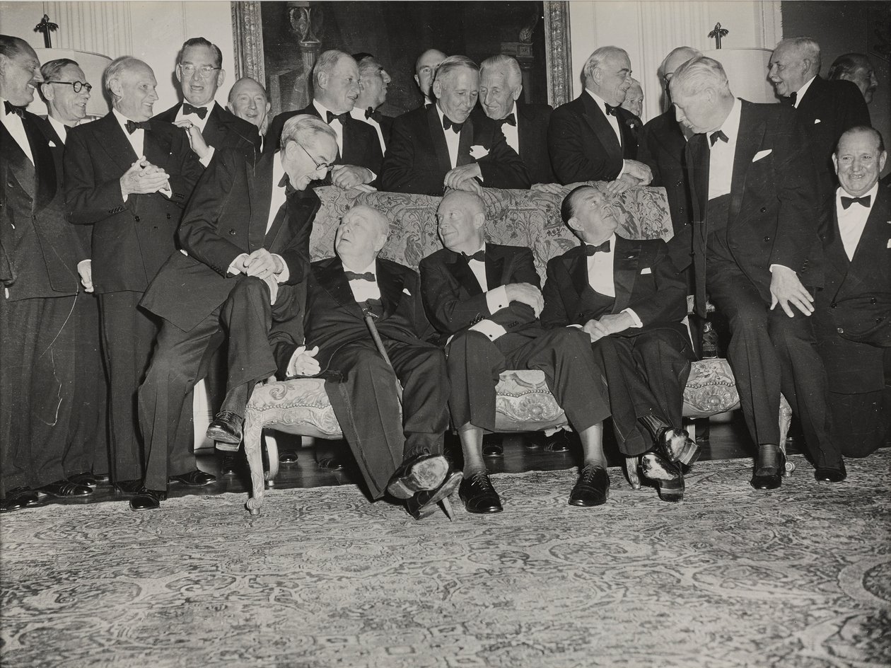 Sir Winston Churchill a Dwight D. Eisenhower na večeři ve Winfield House, domě amerického velvyslance v Londýně od Unbekannter Künstler