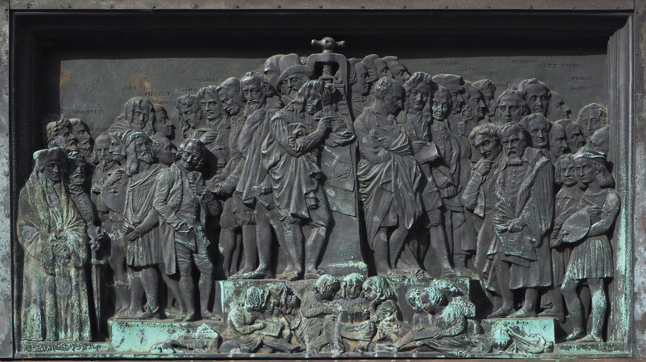 Štrasburk, basreliéf sousoší Gutenberga. Evropa od William M. Timlin