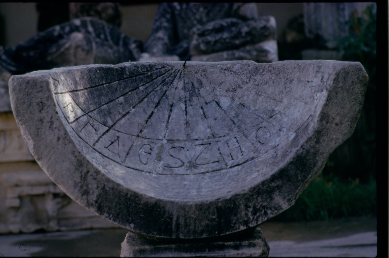Sluneční hodiny s věnováním Caracallovi a jeho matce, Roman, kolem 212-218 nl (foto) (viz také 11584) od Unbekannt
