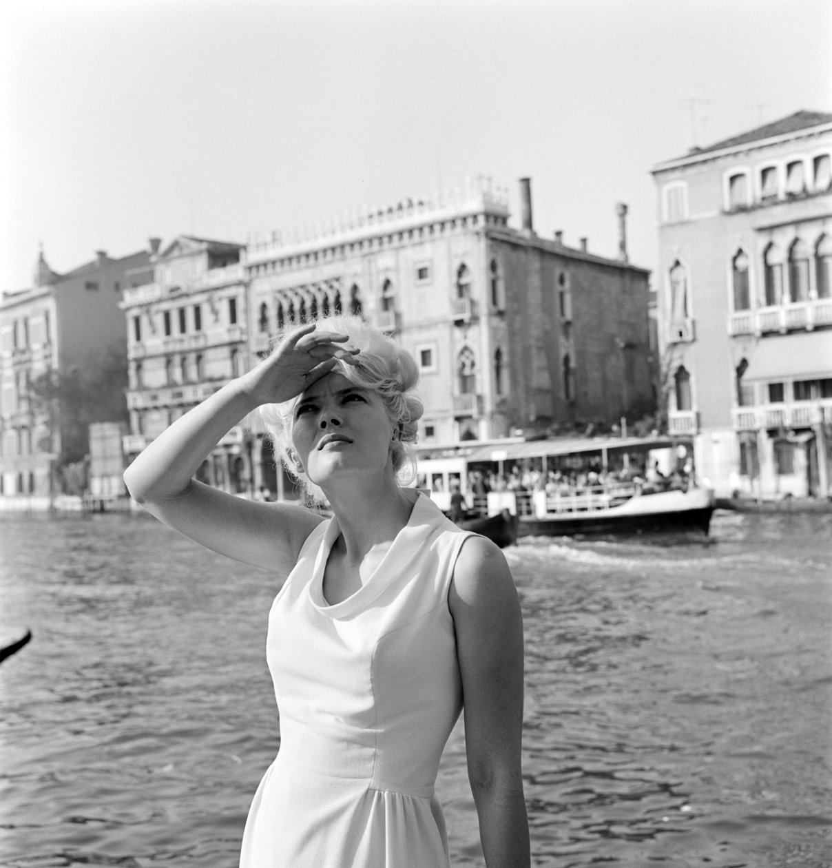 Herečka CORINNE MARCHAND - BENÁTKY - 1963 od Unbekannt