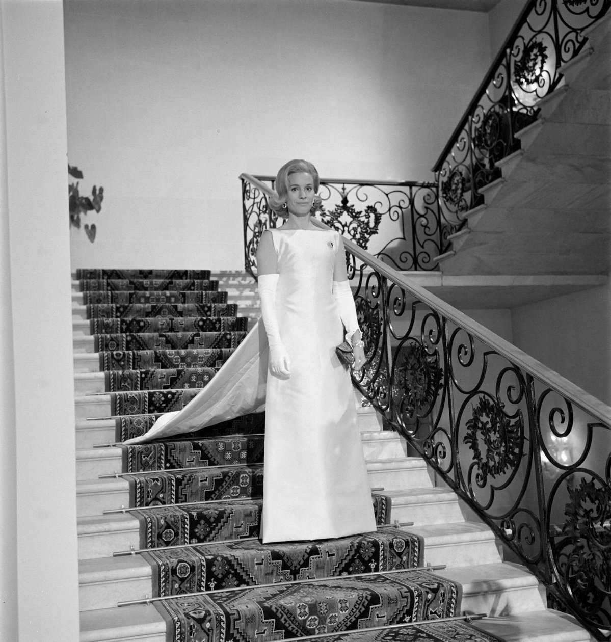 Herečka INGRID THULINOVÁ NA NATÁČENÍ FILMU „“ AGOSTINO „“ REŽISÉR MAURO BOLOGNINI V BENÁTKÁCH - 1962 od Unbekannt